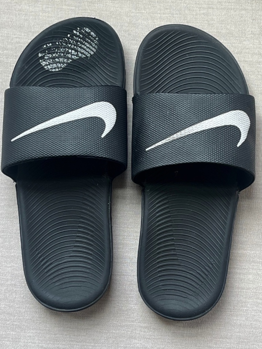 Boy's Nike Slides Black Size 4Y